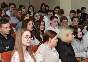 Сборник АПЗ «Родные пейзажи» презентовали в Центральной городской библиотеке студентам АПК